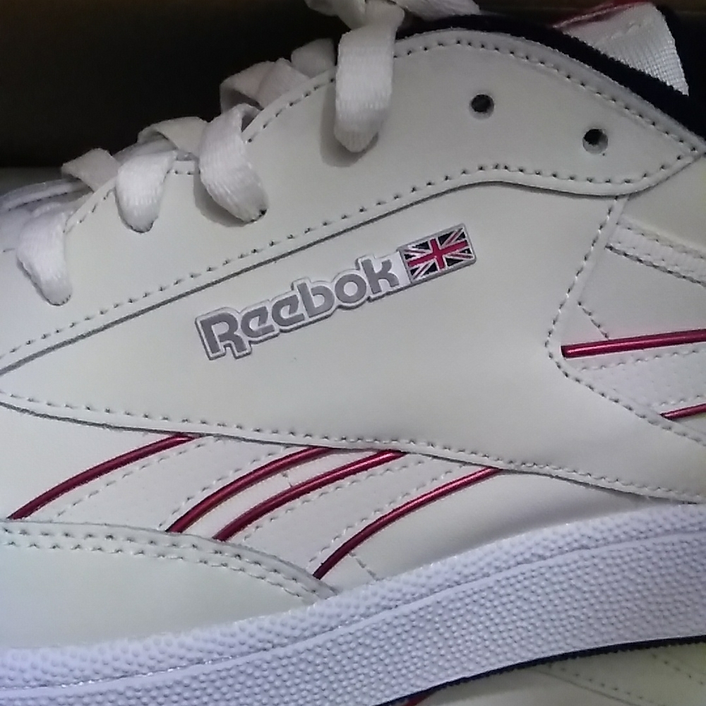 Reebok - Picture 2 of 10